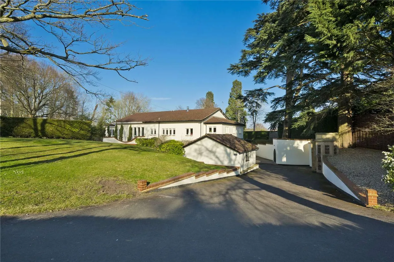 4 bed house to rent, Ottershaw Park, Ottershaw, KT16