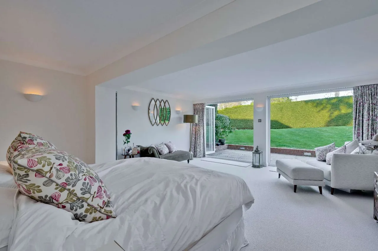 Ottershaw Park, Ottershaw, KT16, photo 9