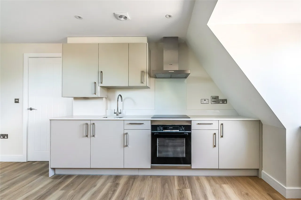 Guildford Road, Woking, GU22, photo 12