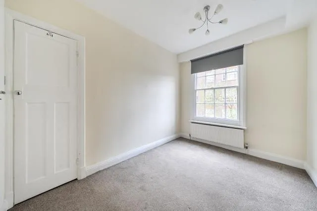 Finchley Road, London, NW8, photo 11