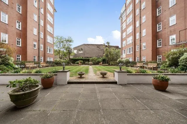 Finchley Road, London, NW8, photo 16