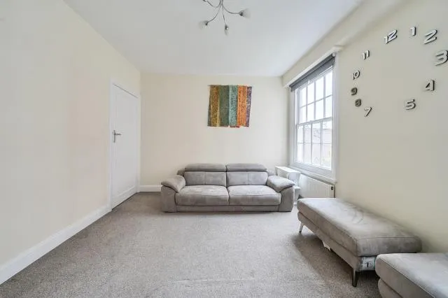 Finchley Road, London, NW8, photo 3