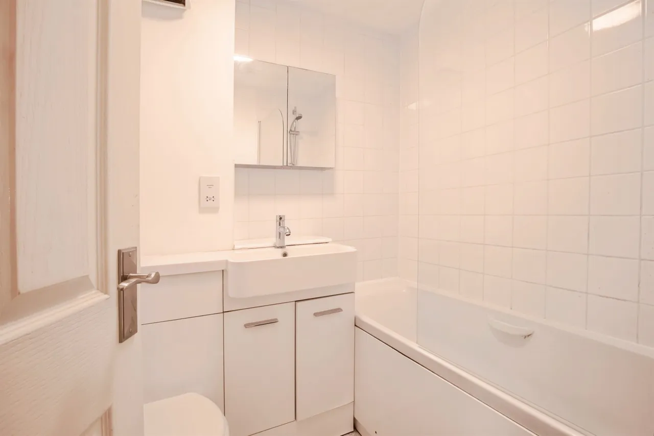 Larch Way, Haywards Heath, RH16, photo 9
