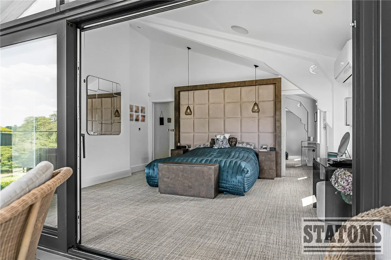 Hawkshead Road, Little Heath, Hertfordshire, EN6 1LX, photo 24