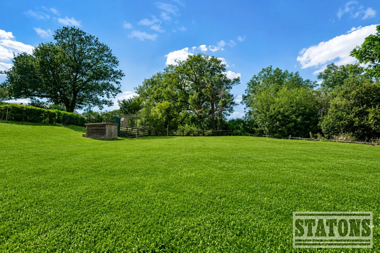 Hawkshead Road, Little Heath, Hertfordshire, EN6 1LX, photo 16