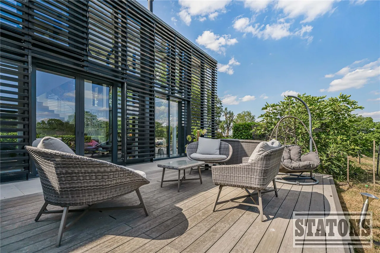 Hawkshead Road, Little Heath, Hertfordshire, EN6 1LX, photo 40