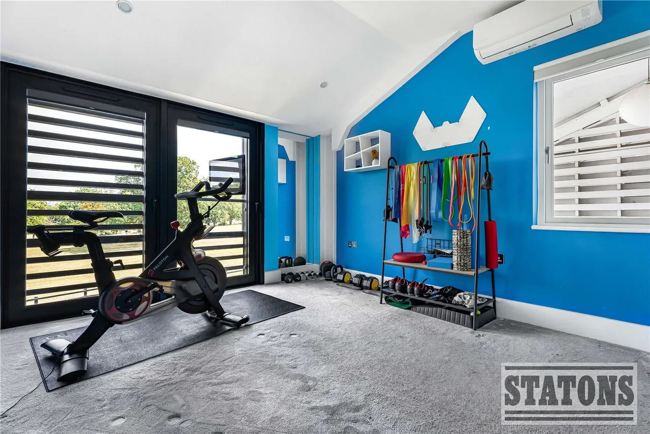 Hawkshead Road, Little Heath, Hertfordshire, EN6 1LX, photo 38