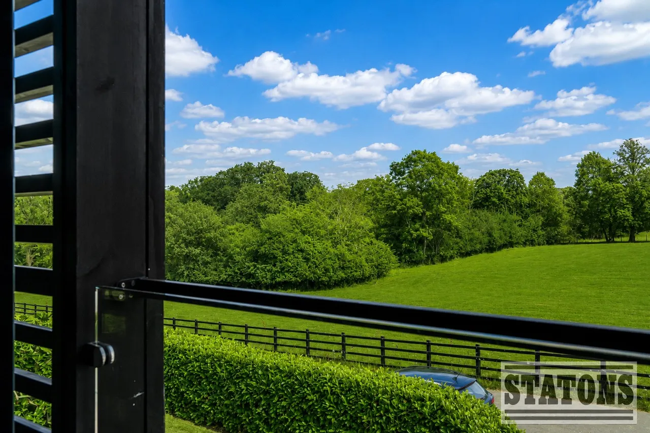 Hawkshead Road, Little Heath, Hertfordshire, EN6 1LX, photo 6