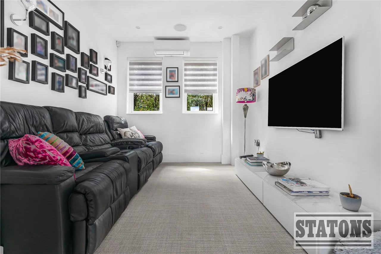 Hawkshead Road, Little Heath, Hertfordshire, EN6 1LX, photo 19