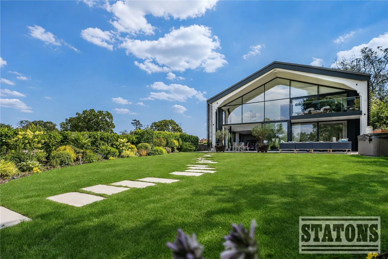 Hawkshead Road, Little Heath, Hertfordshire, EN6 1LX, photo 43
