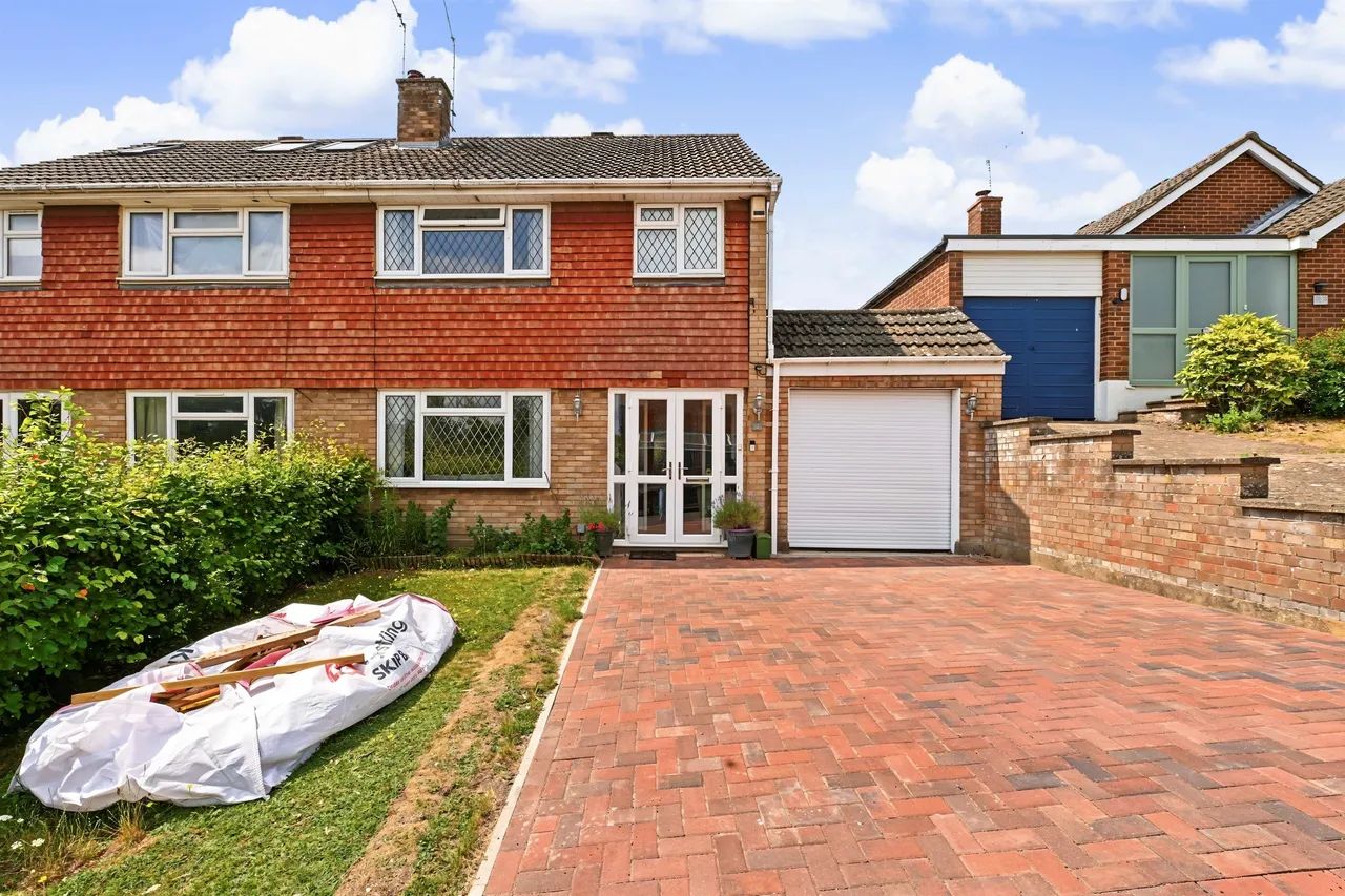 3 bed house for sale — Abstacle Hill, Tring