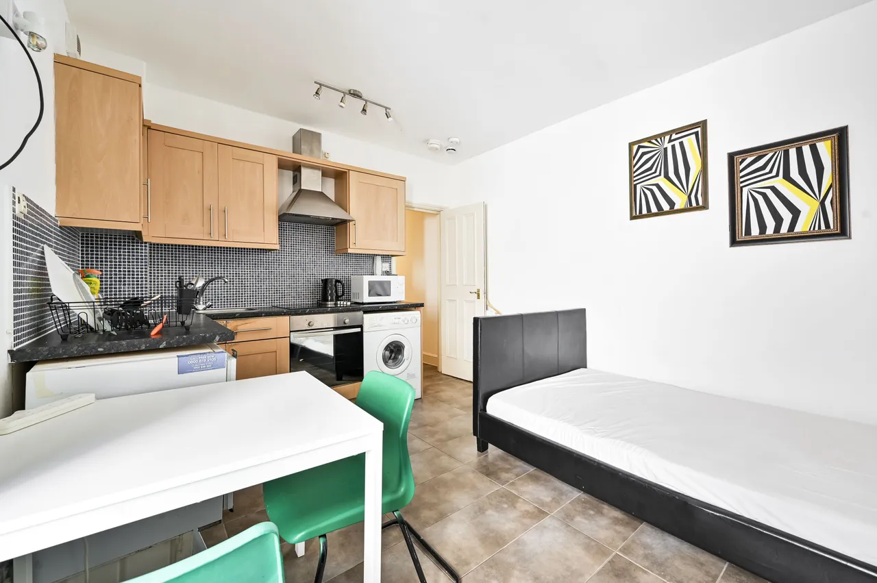 flat to rent — Flat 3, 6 Collingham Place, London