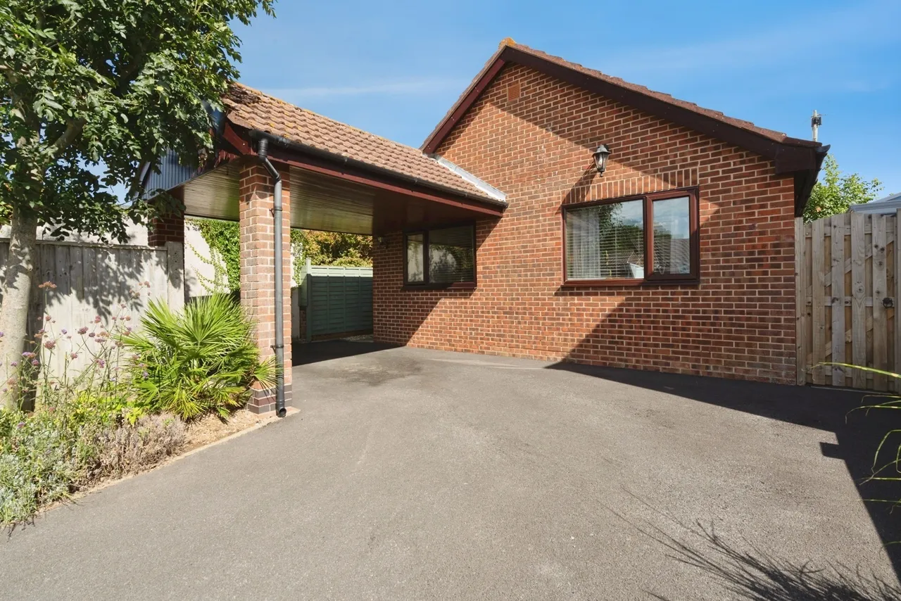 3 bed house for sale, Webb Lane, Hayling Island, PO11
