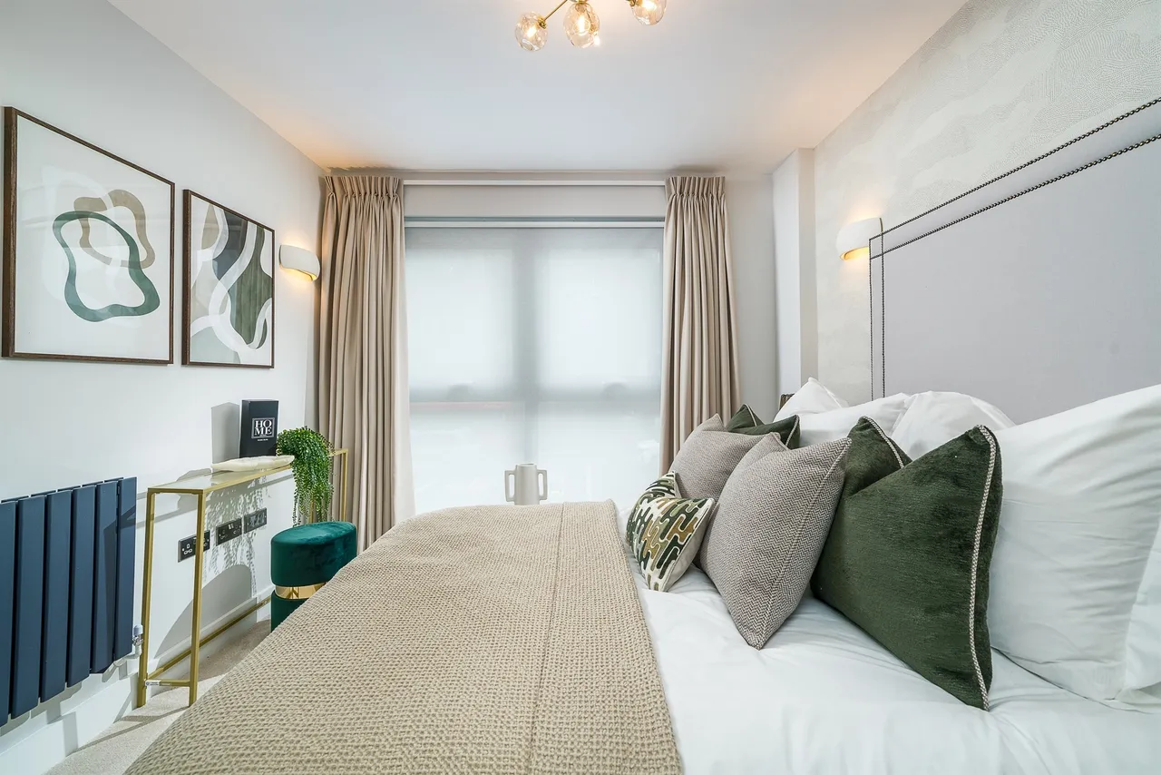 Shepherds Bush Road, London, W6, photo 2