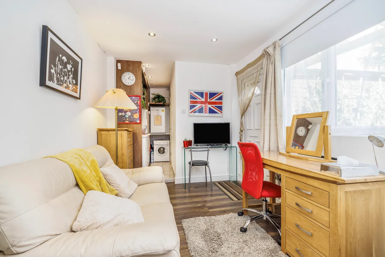 Wychwood Way, Northwood Fees Apply, HA6, photo 3
