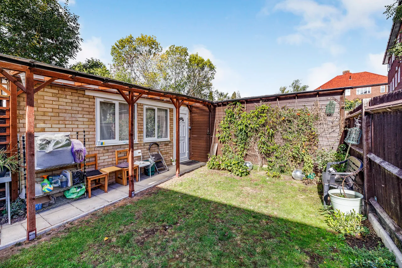 Wychwood Way, Northwood Fees Apply, HA6, photo 9