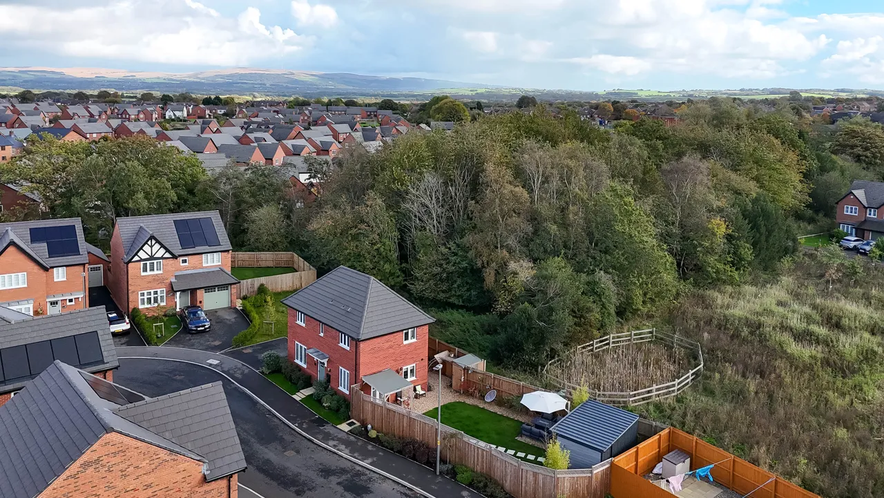 Hawthorn Meadow, Standish, photo 38