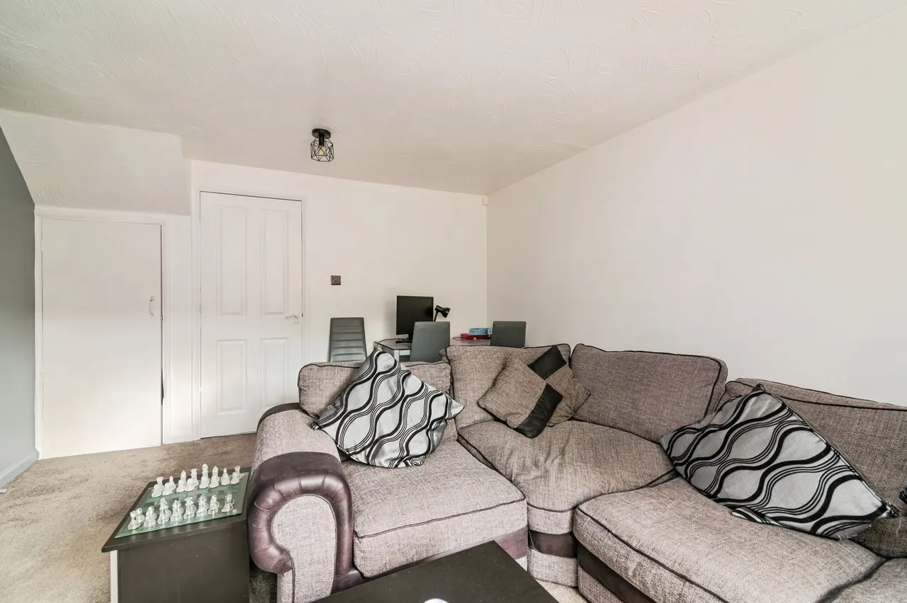 Hotspur Drive, NOTTINGHAM, Nottinghamshire, NG4, photo 5
