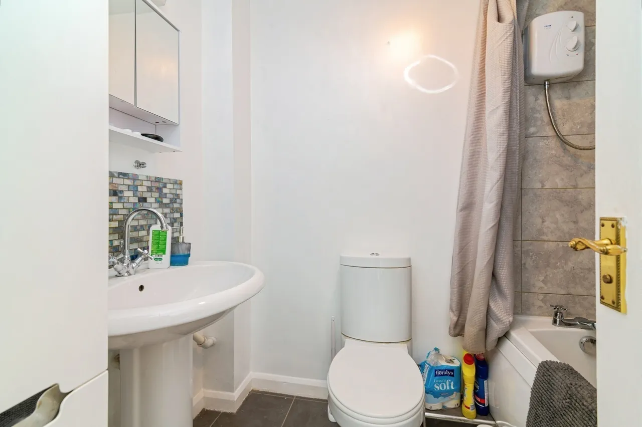 Hotspur Drive, NOTTINGHAM, Nottinghamshire, NG4, photo 12