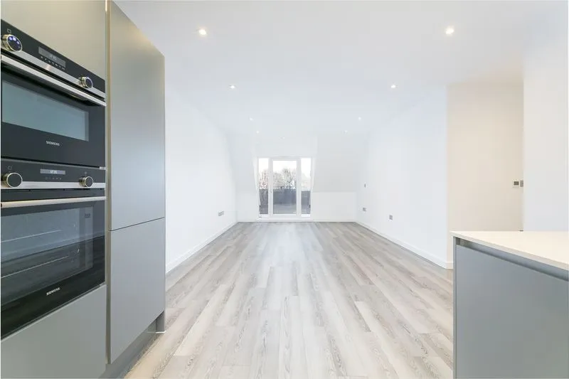 94 Foxley Lane, Purley CR8 3NA, photo 2