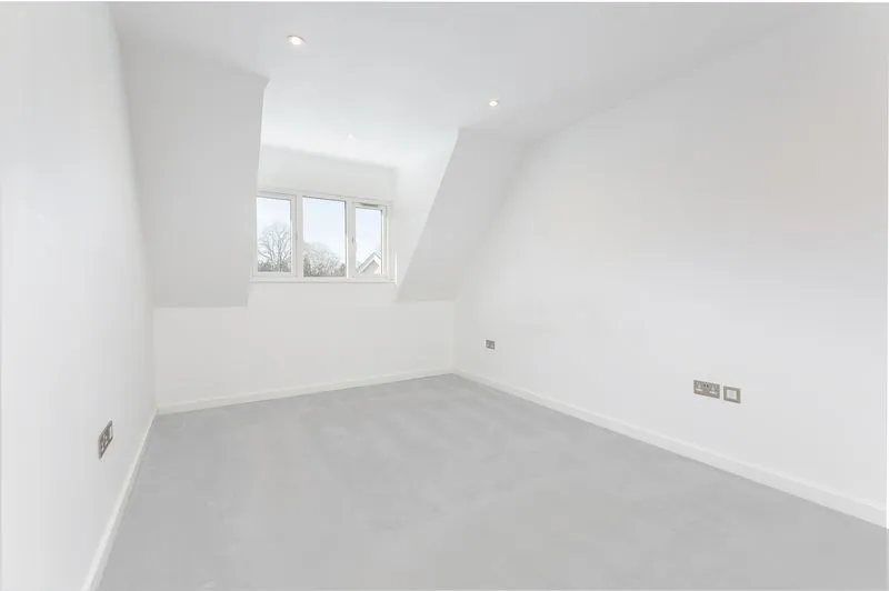 94 Foxley Lane, Purley CR8 3NA, photo 9