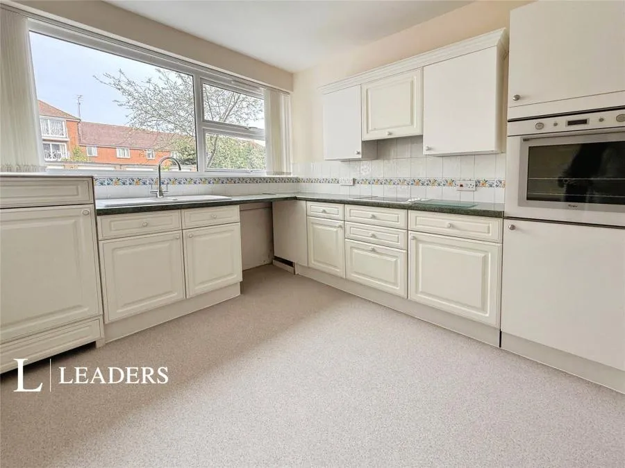 Grand Avenue, Worthing, BN11, photo 11