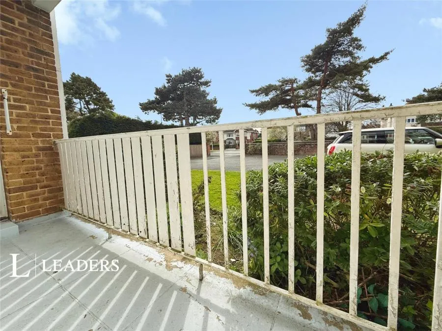 Grand Avenue, Worthing, BN11, photo 17