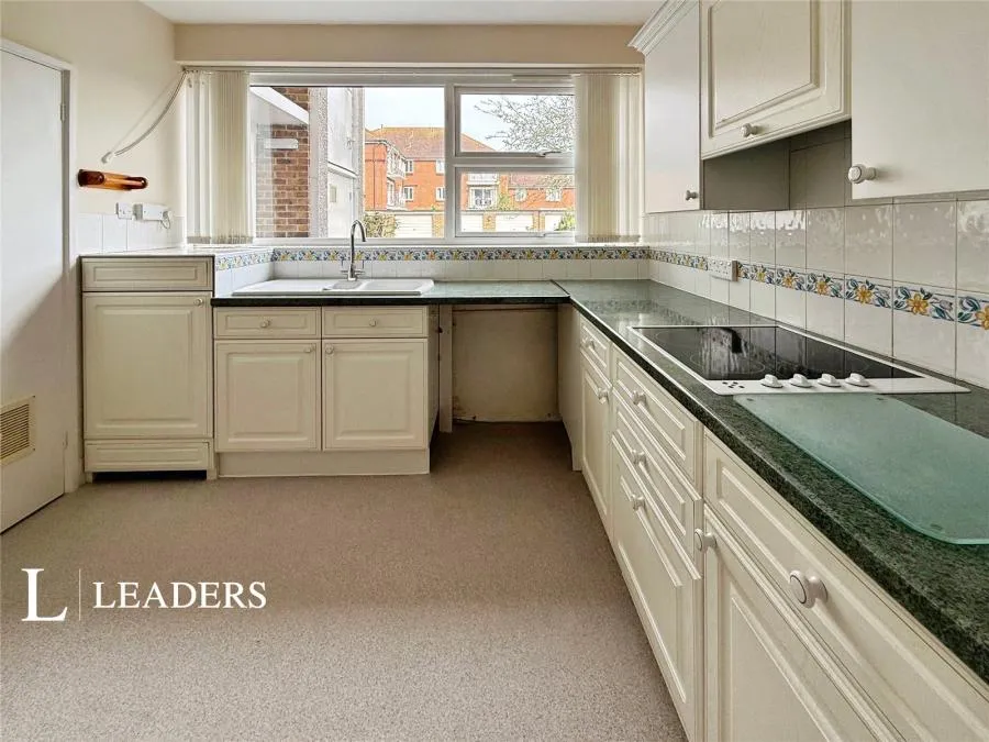 Grand Avenue, Worthing, BN11, photo 4