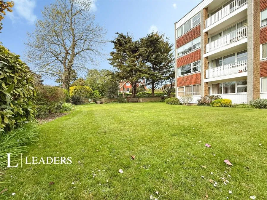 Grand Avenue, Worthing, BN11, photo 16