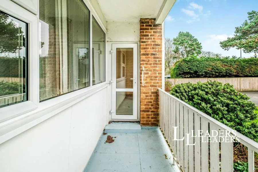 Grand Avenue, Worthing, BN11, photo 3