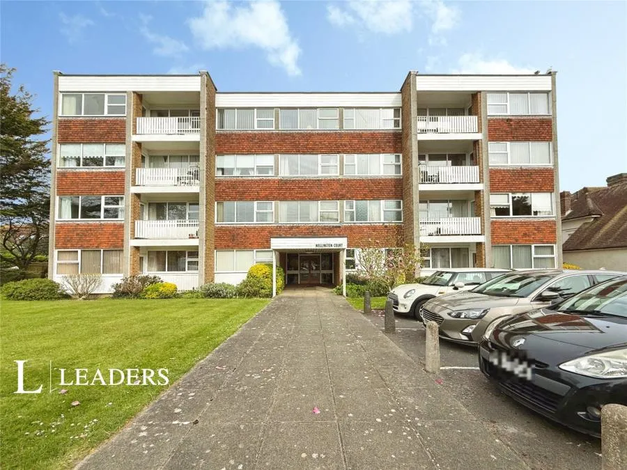 2 bed flat for sale, Grand Avenue, Worthing, BN11