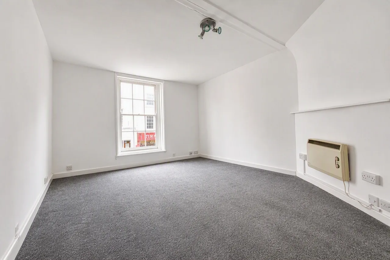 Central Chichester, PO19, photo 4