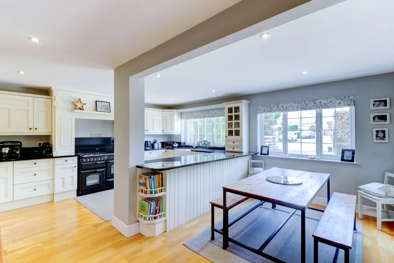 Christopher Close, High Wycombe, HP14, photo 3