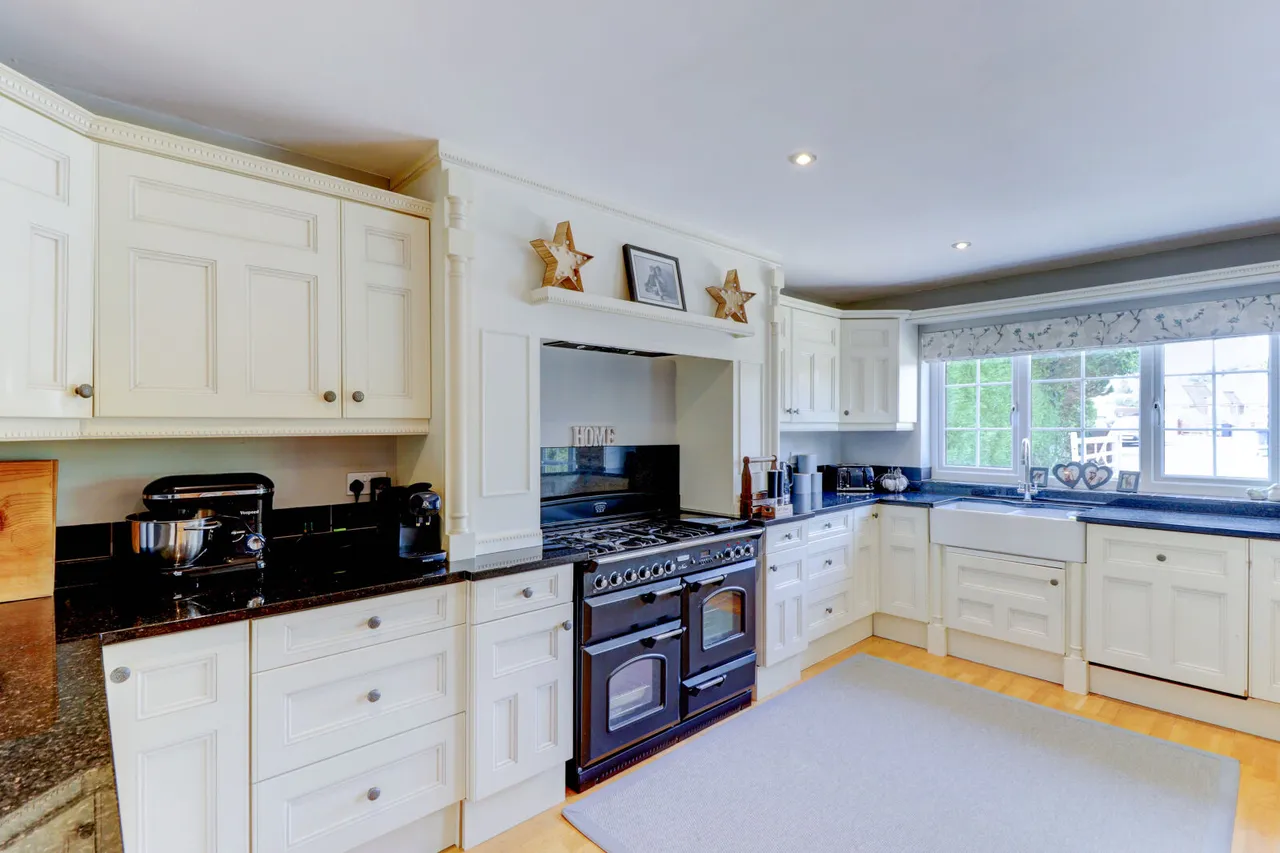 Christopher Close, High Wycombe, HP14, photo 17