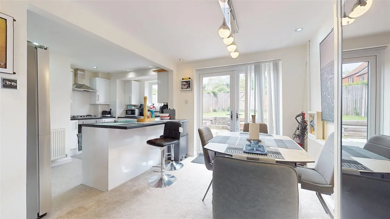 Walgrave Drive, Bradwell, photo 8
