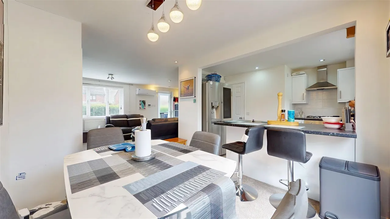 Walgrave Drive, Bradwell, photo 5