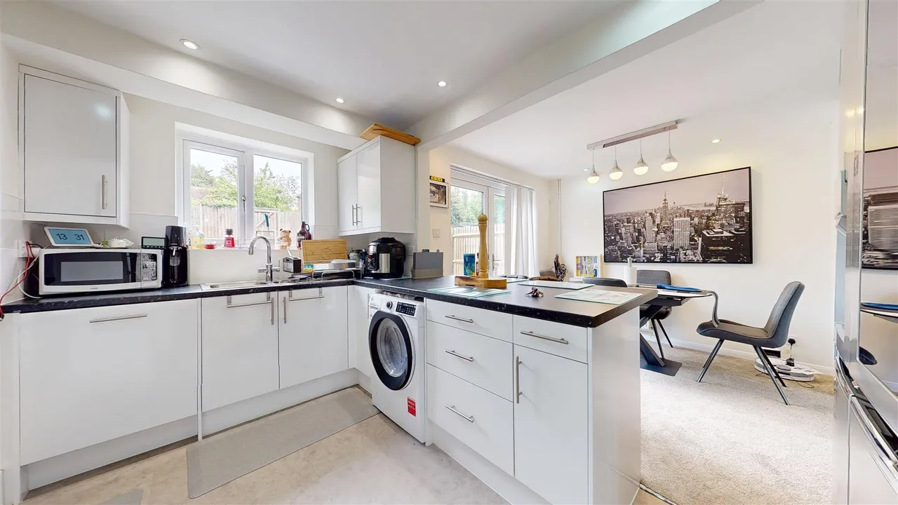 Walgrave Drive, Bradwell, photo 4