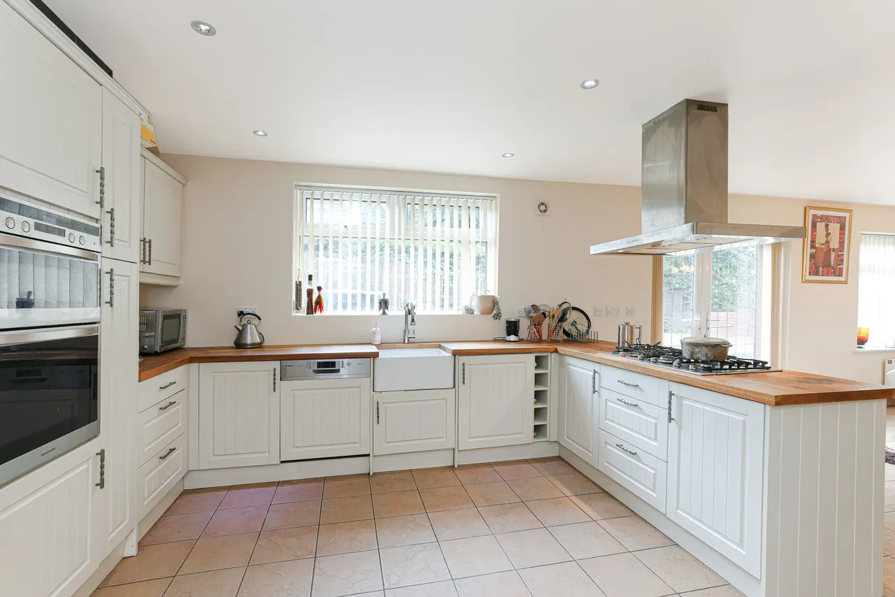 Moorgate Grove, Rotherham, S60, photo 7