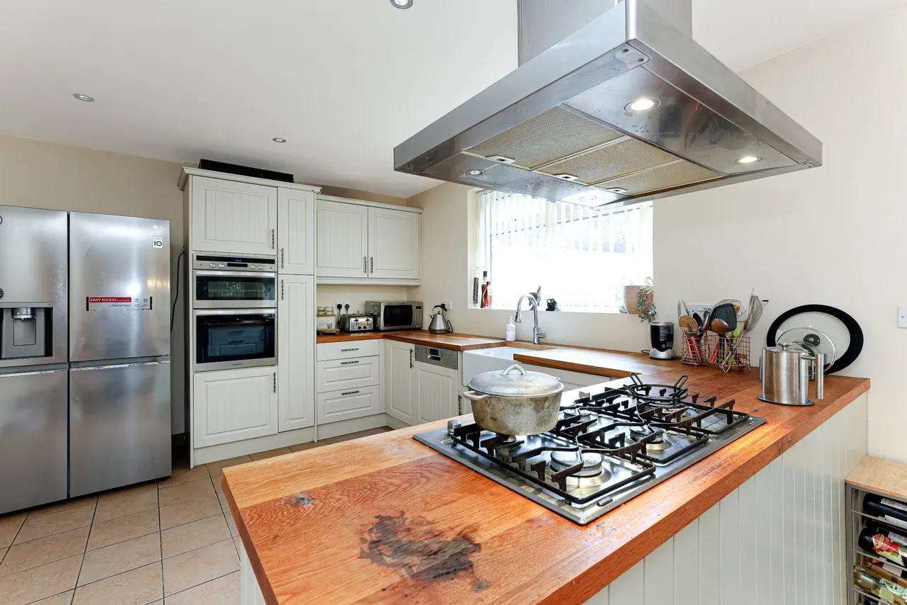 Moorgate Grove, Rotherham, S60, photo 8