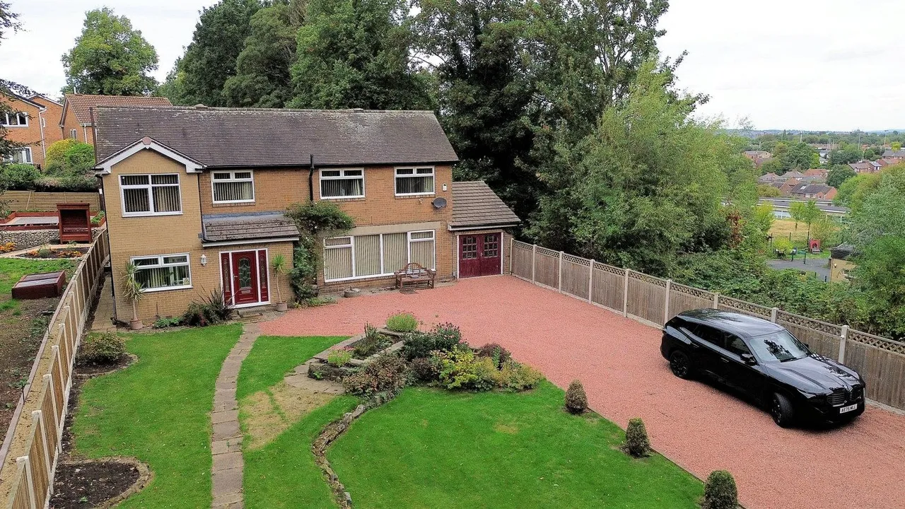 Moorgate Grove, Rotherham, S60, photo 27