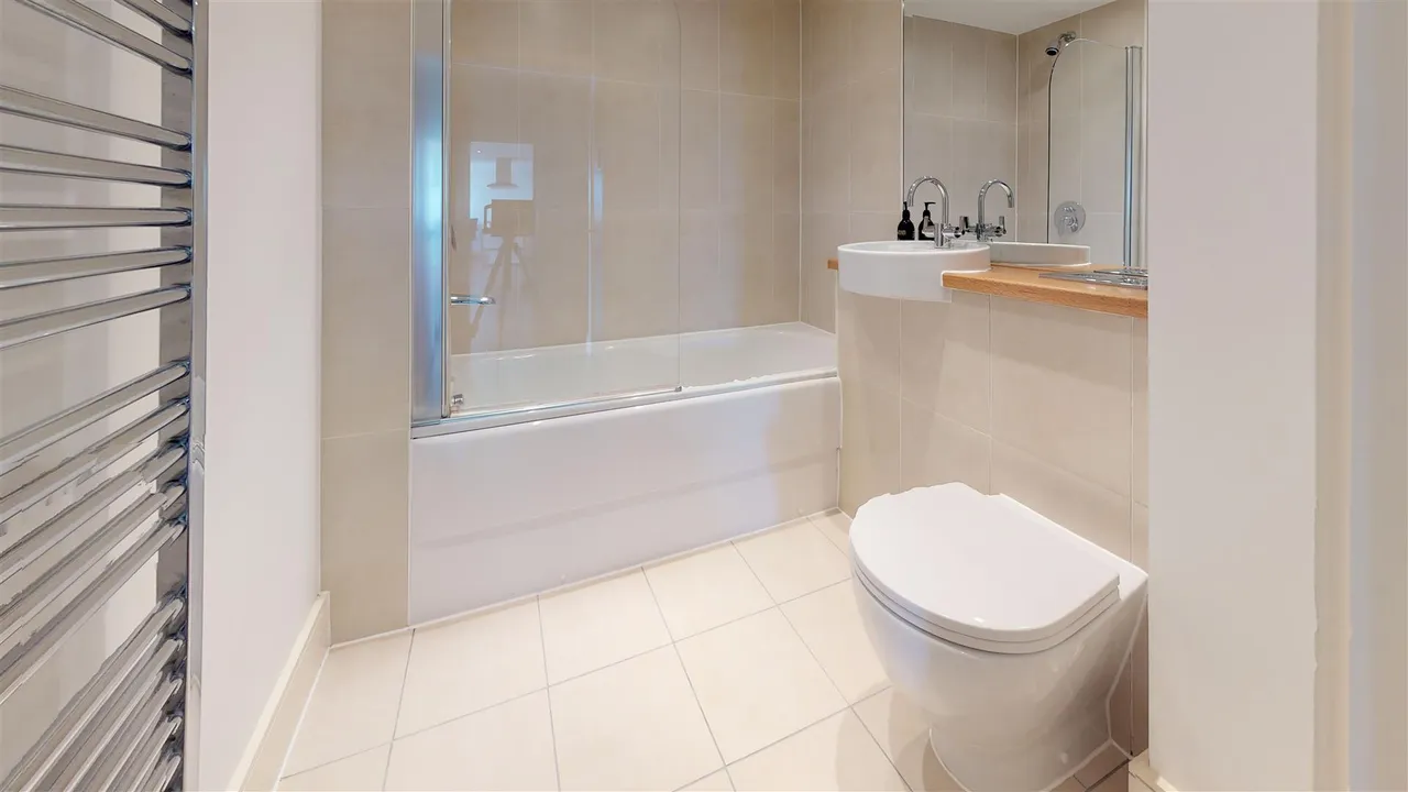High Road, Woodford Green, IG8, photo 7
