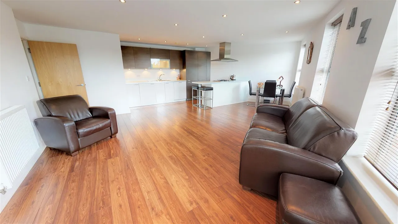 High Road, Woodford Green, IG8, photo 2