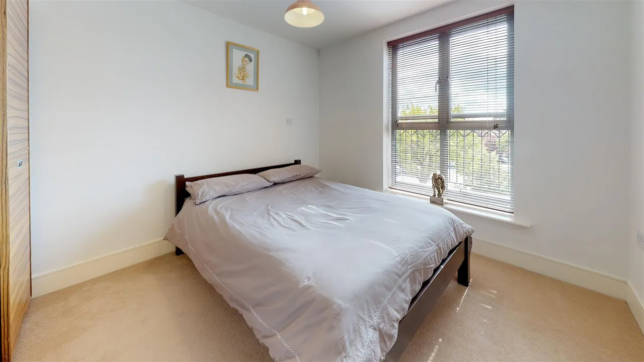 High Road, Woodford Green, IG8, photo 10