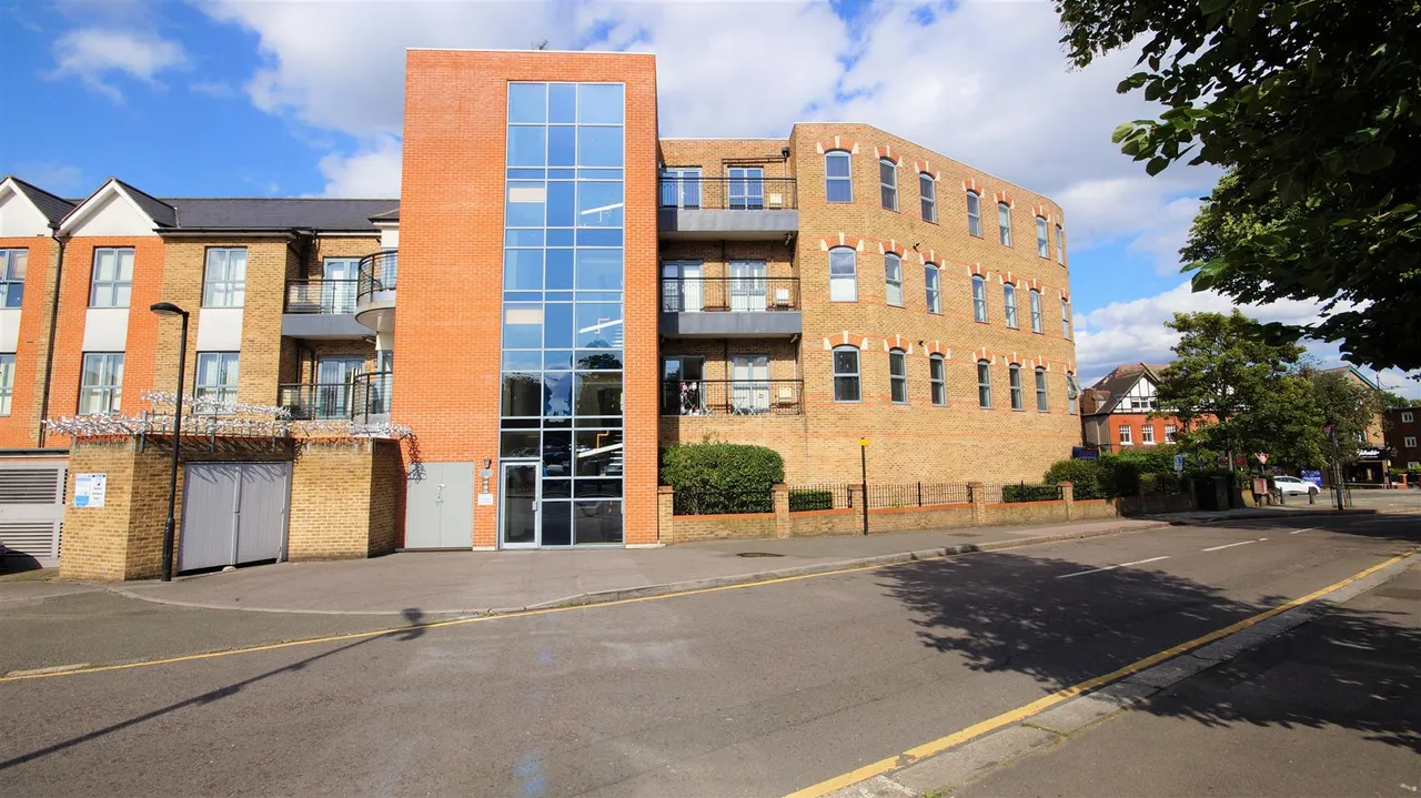 High Road, Woodford Green, IG8, photo 4