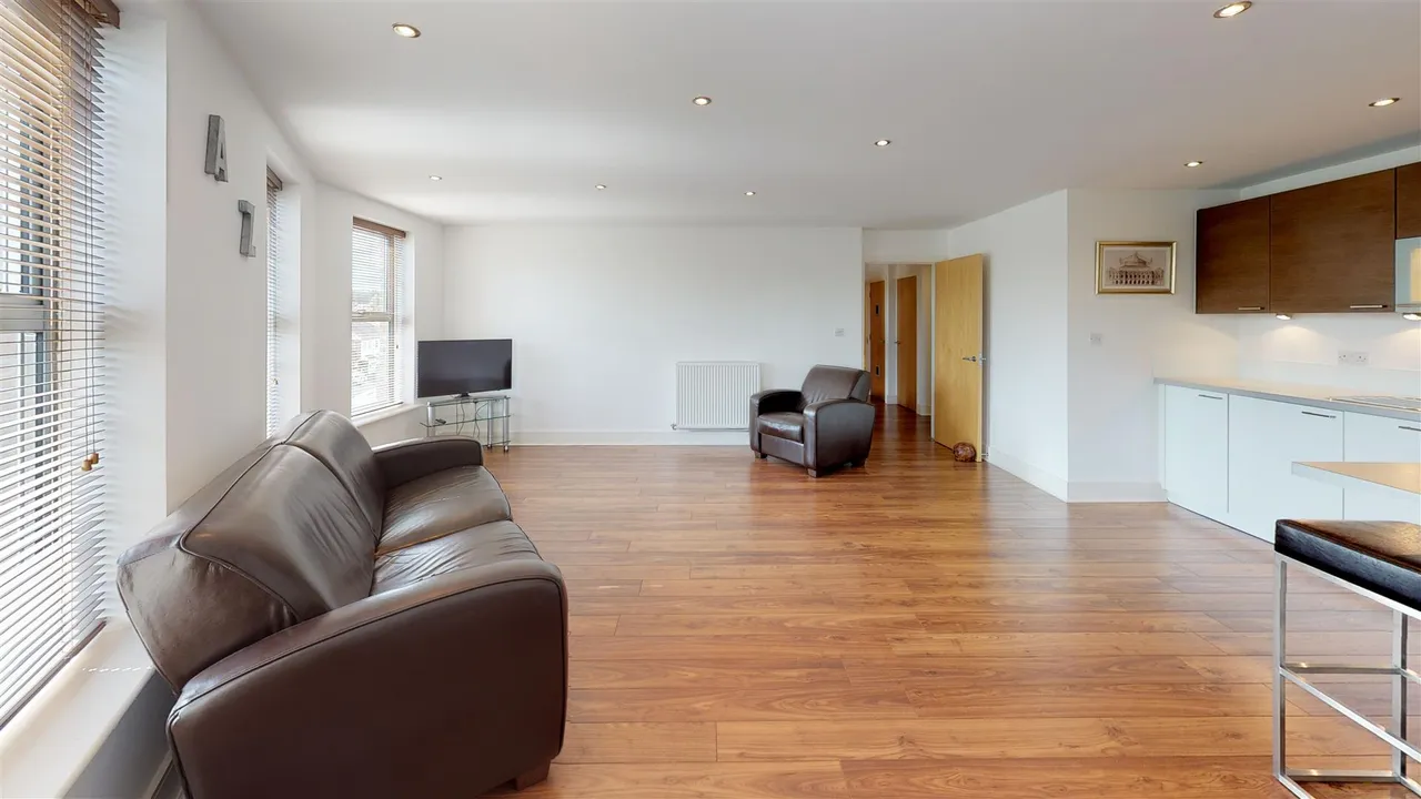 High Road, Woodford Green, IG8, photo 3