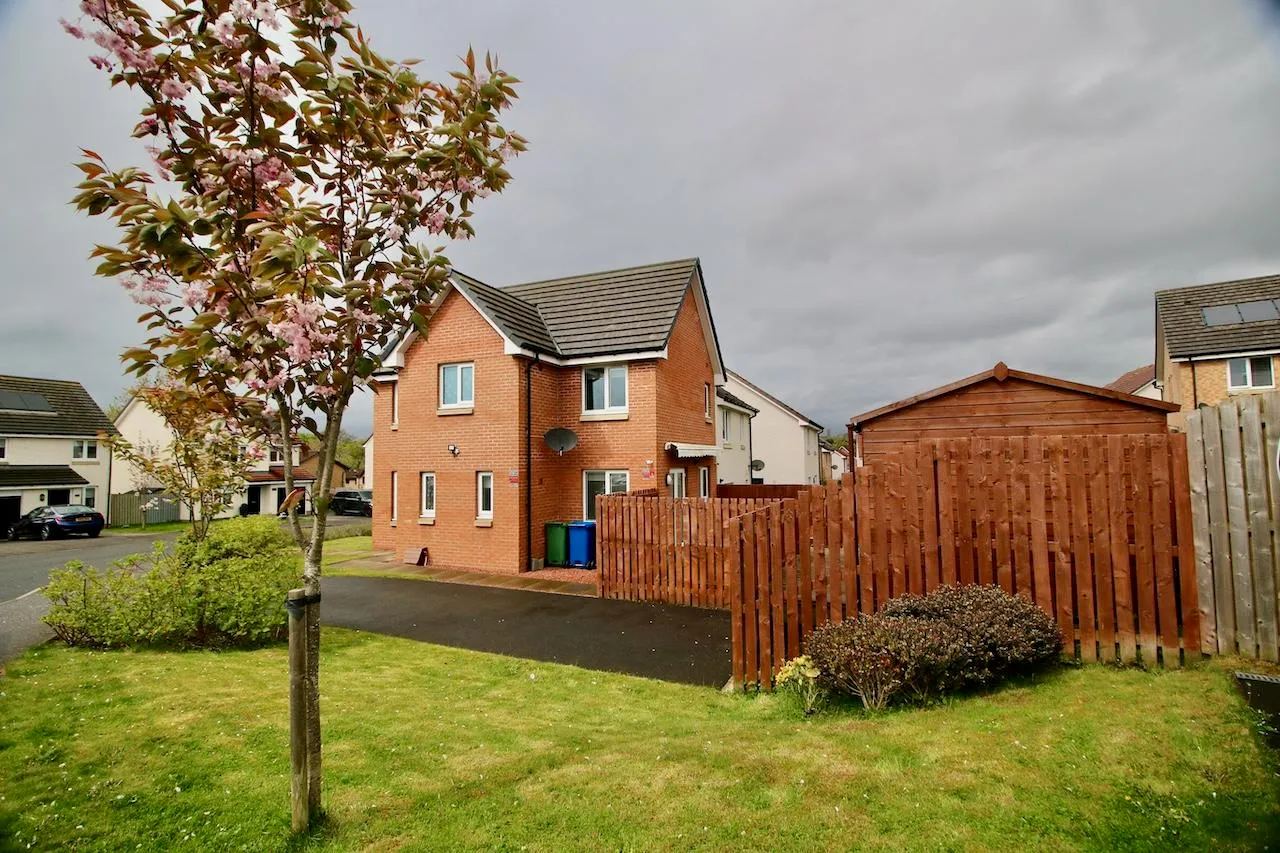 3 bed house for sale — Earlybraes Drive, Glasgow, G33 4PQ