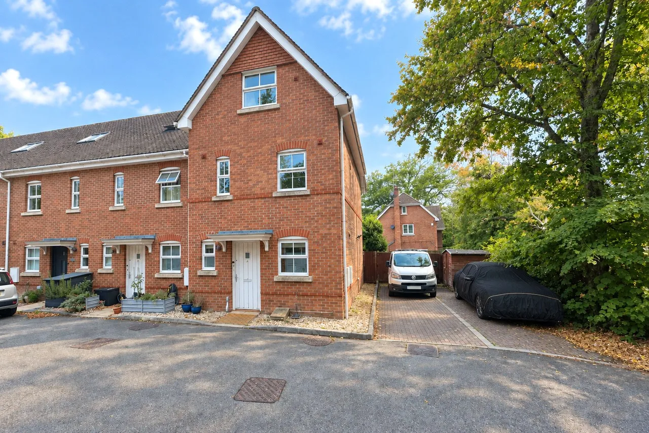 3 bed house for sale — Hams Corner, Sherfield-on-Loddon, Hook, Hampshire, RG27 0HP