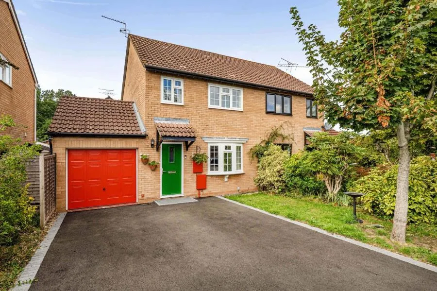 3 bed house for sale, Wheeler Close, Burghfield Common, RG7