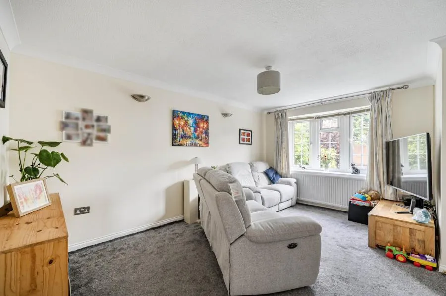 Wheeler Close, Burghfield Common, RG7, photo 2