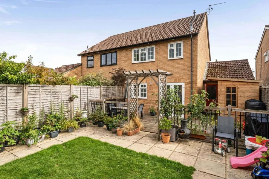 Wheeler Close, Burghfield Common, RG7, photo 11